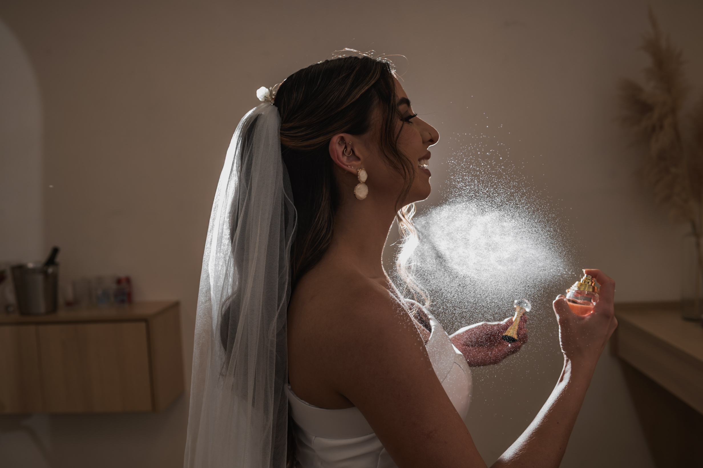 Making of da noiva se perfumando antes do casamento